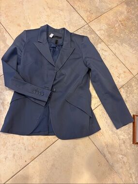 White House black market 10